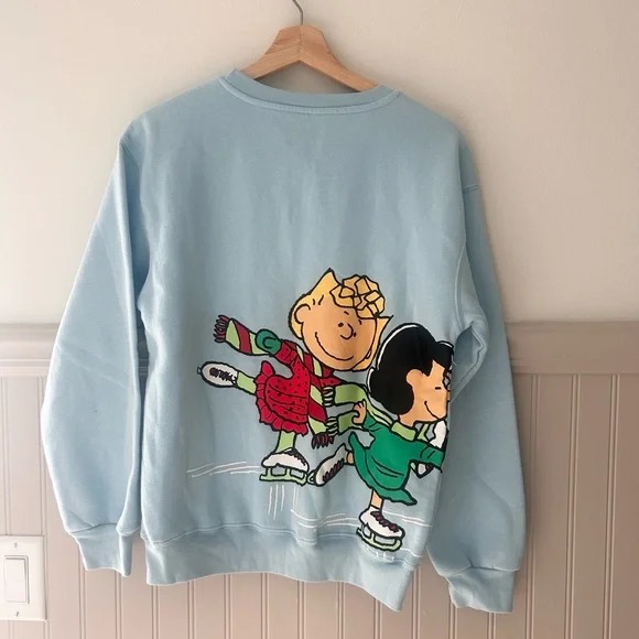 💙 Peanuts Small Light Blue Crewneck Sweatshirt – Snoopy & Friends Ice Skating - Picture 6 of 6